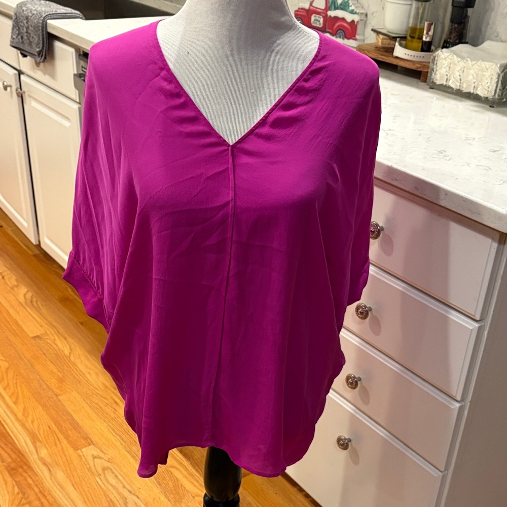 Vince Fuchsia silk V-Neck Blouse, Sz M